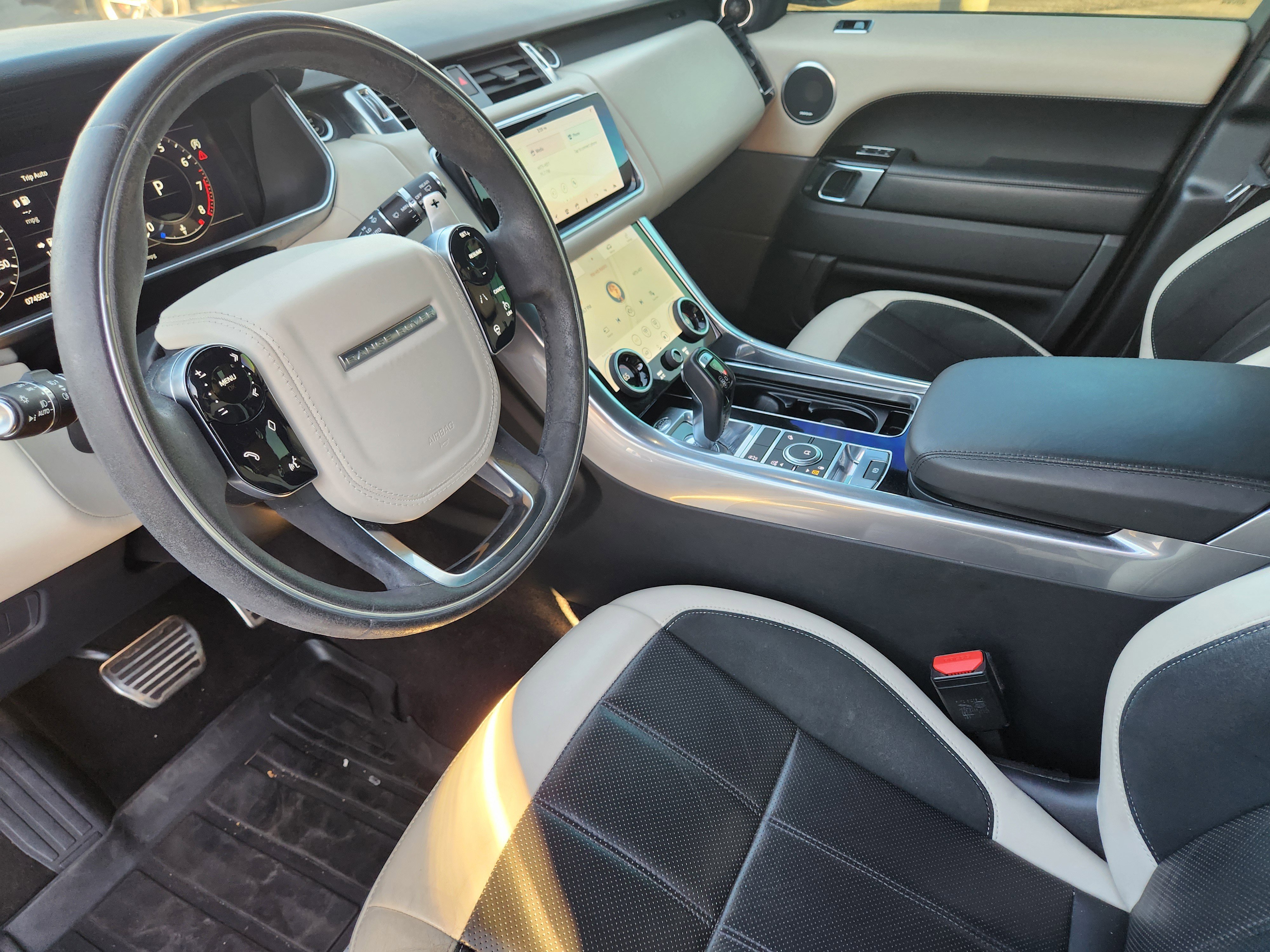 Used 2020 Land Rover Range Rover Sport HST image 18