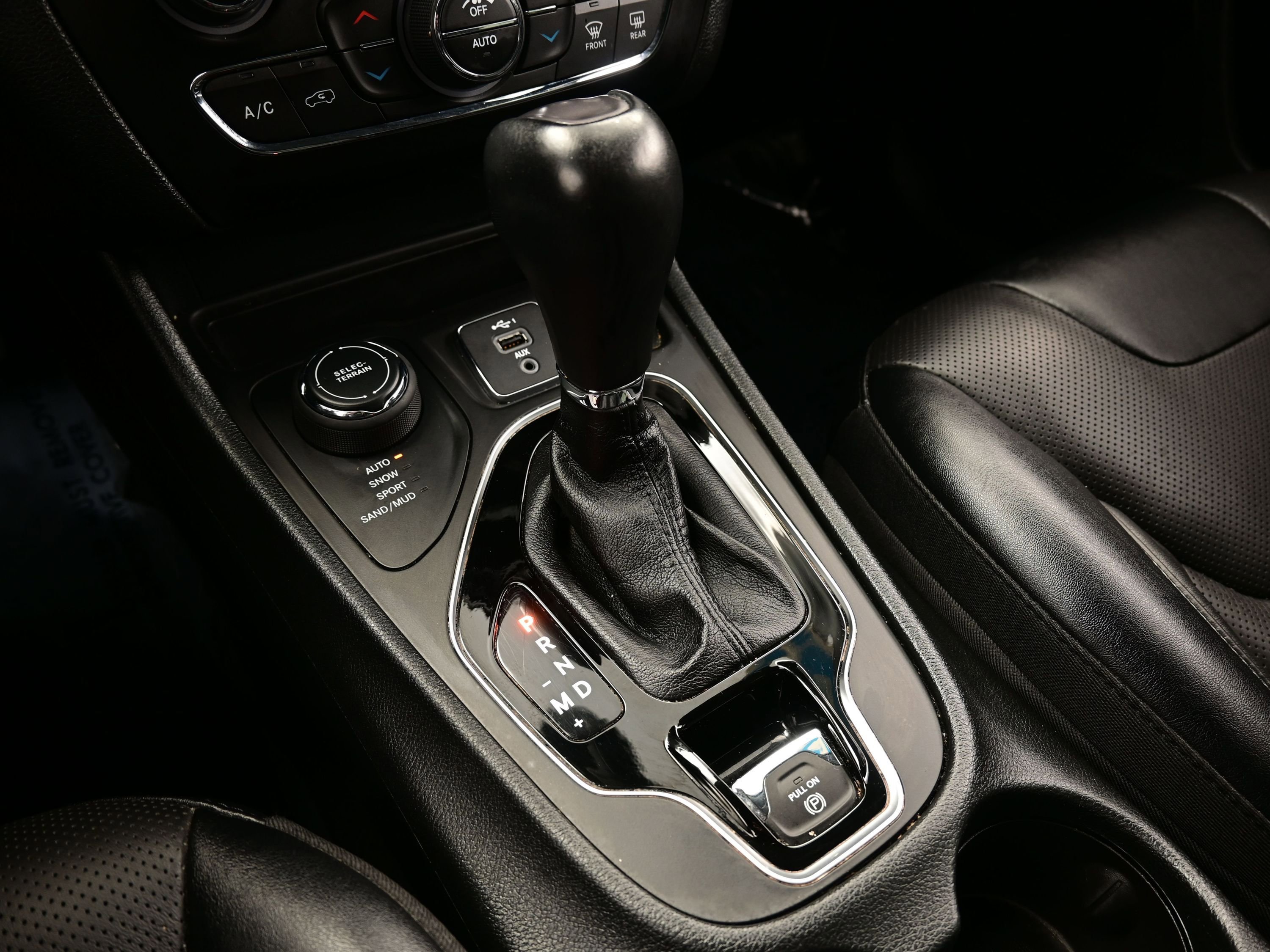 Used 2022 Jeep Cherokee Limited image 23