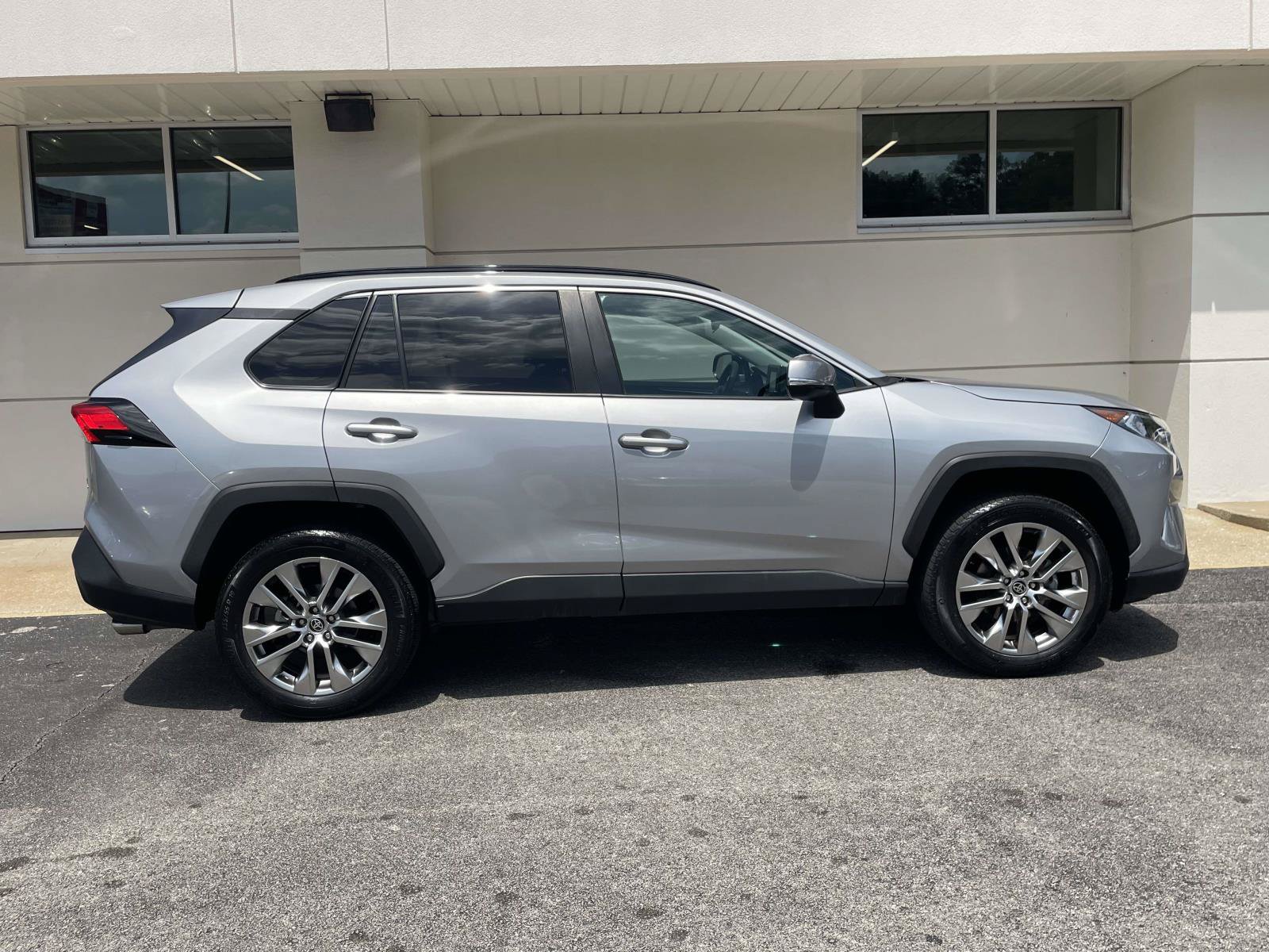 Used 2021 Toyota RAV4 XLE Premium AWD/4WD image 2