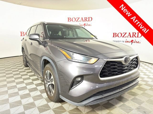 Used 2022 Toyota Highlander XLE FWD image 1