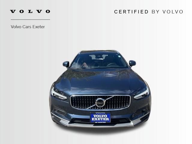 Certified 2025 Volvo V90 B6 Cross Country Ultra AWD/4WD image 2