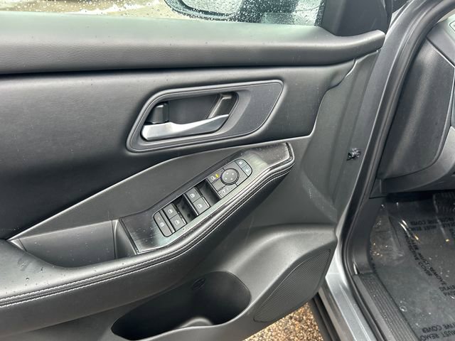 Used 2026 Nissan Rogue SV image 11