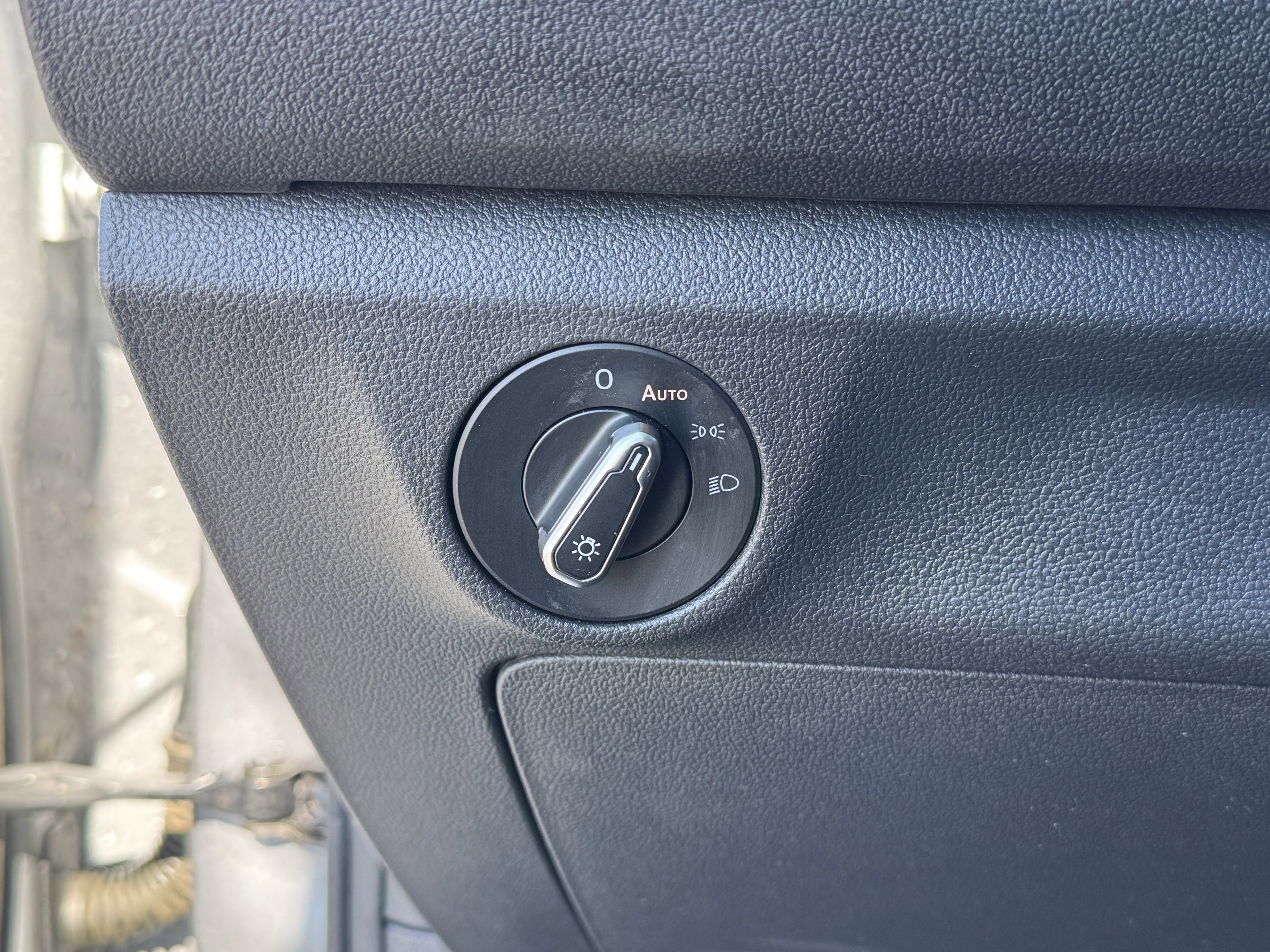 Used 2022 Volkswagen Jetta SE w/ Panoramic Sunroof Package image 29