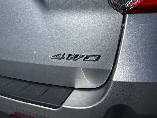 Used 2023 Ford Explorer XLT w/ Equipment Group 202A image 4