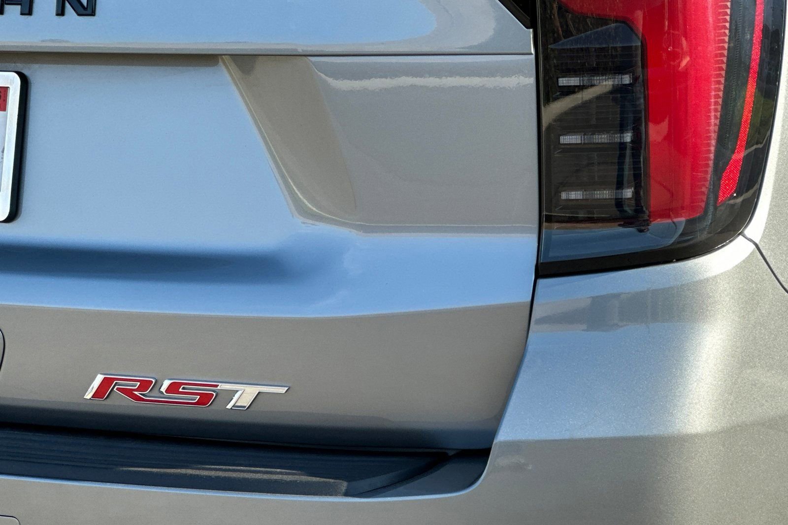 Certified 2025 Chevrolet Suburban RST image 30