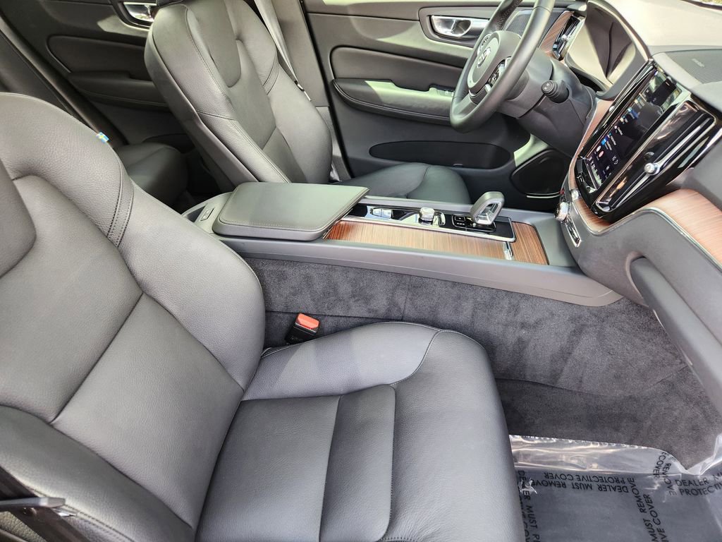 Used 2023 Volvo XC60 T8 Plus w/ Climate Package AWD/4WD image 5