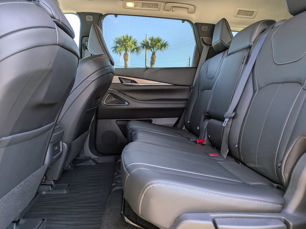 Certified 2025 INFINITI QX60 Luxe image 16