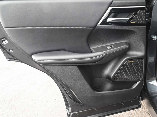 New 2025 Mitsubishi Outlander SE image 12