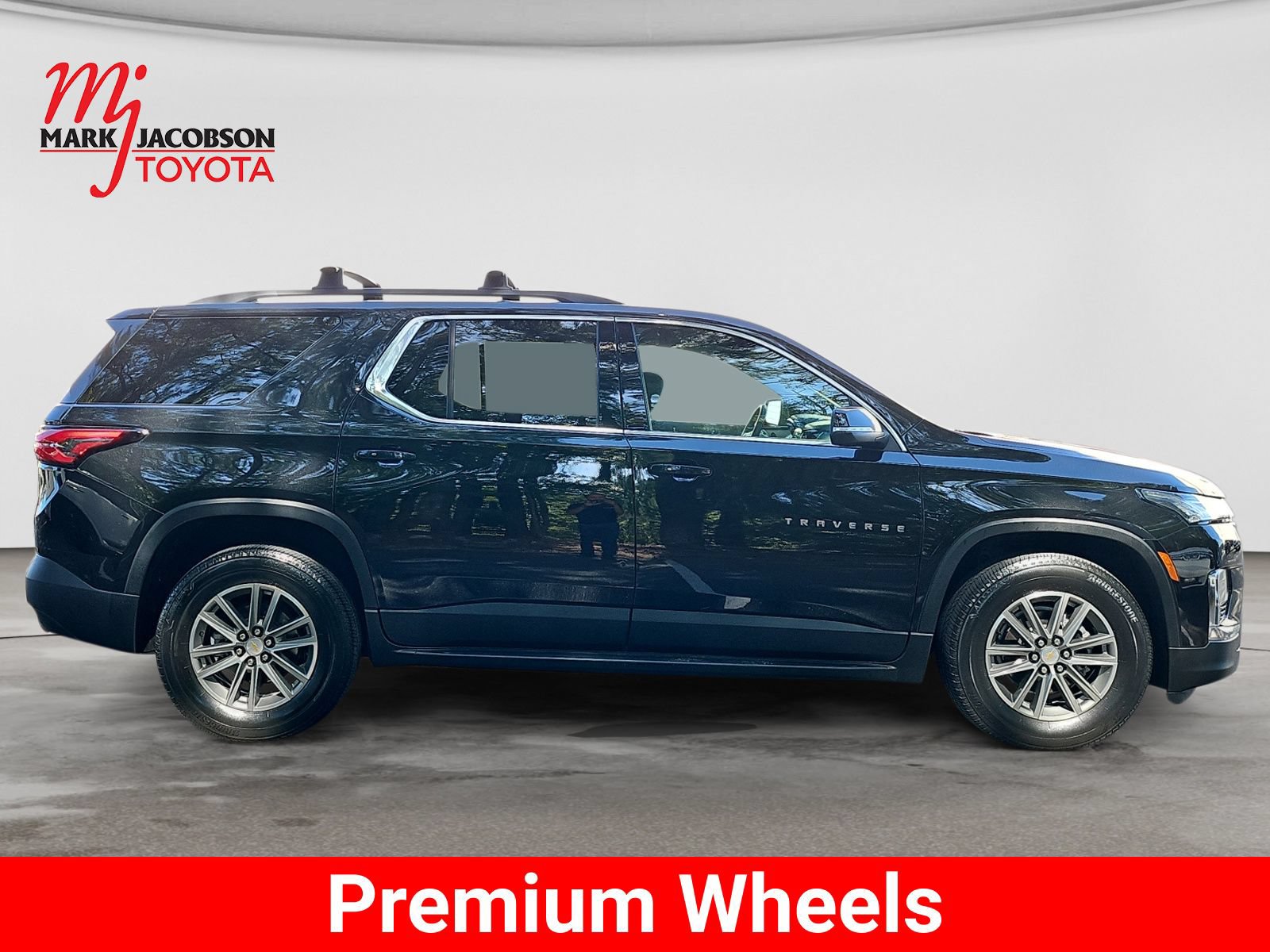 Used 2022 Chevrolet Traverse LT FWD image 8