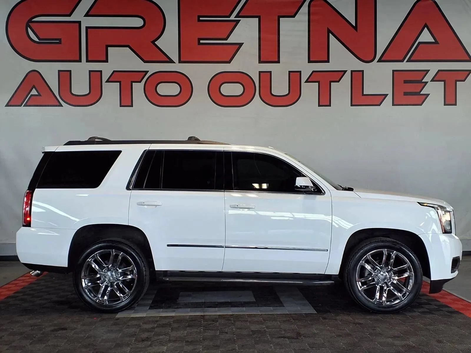 Used 2018 GMC Yukon SLT w/ Premium Edition AWD/4WD image 1