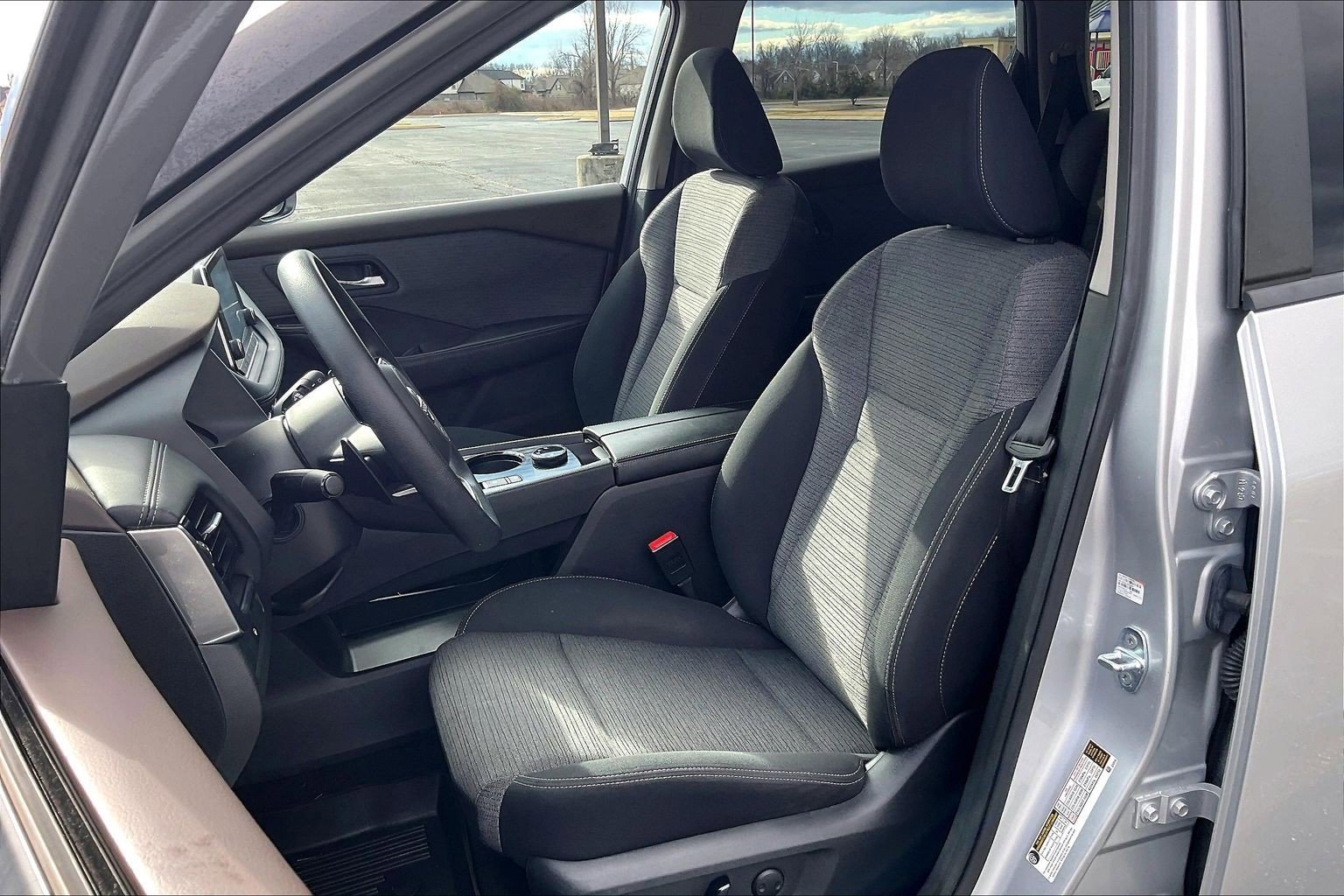 Used 2022 Nissan Rogue SV image 7