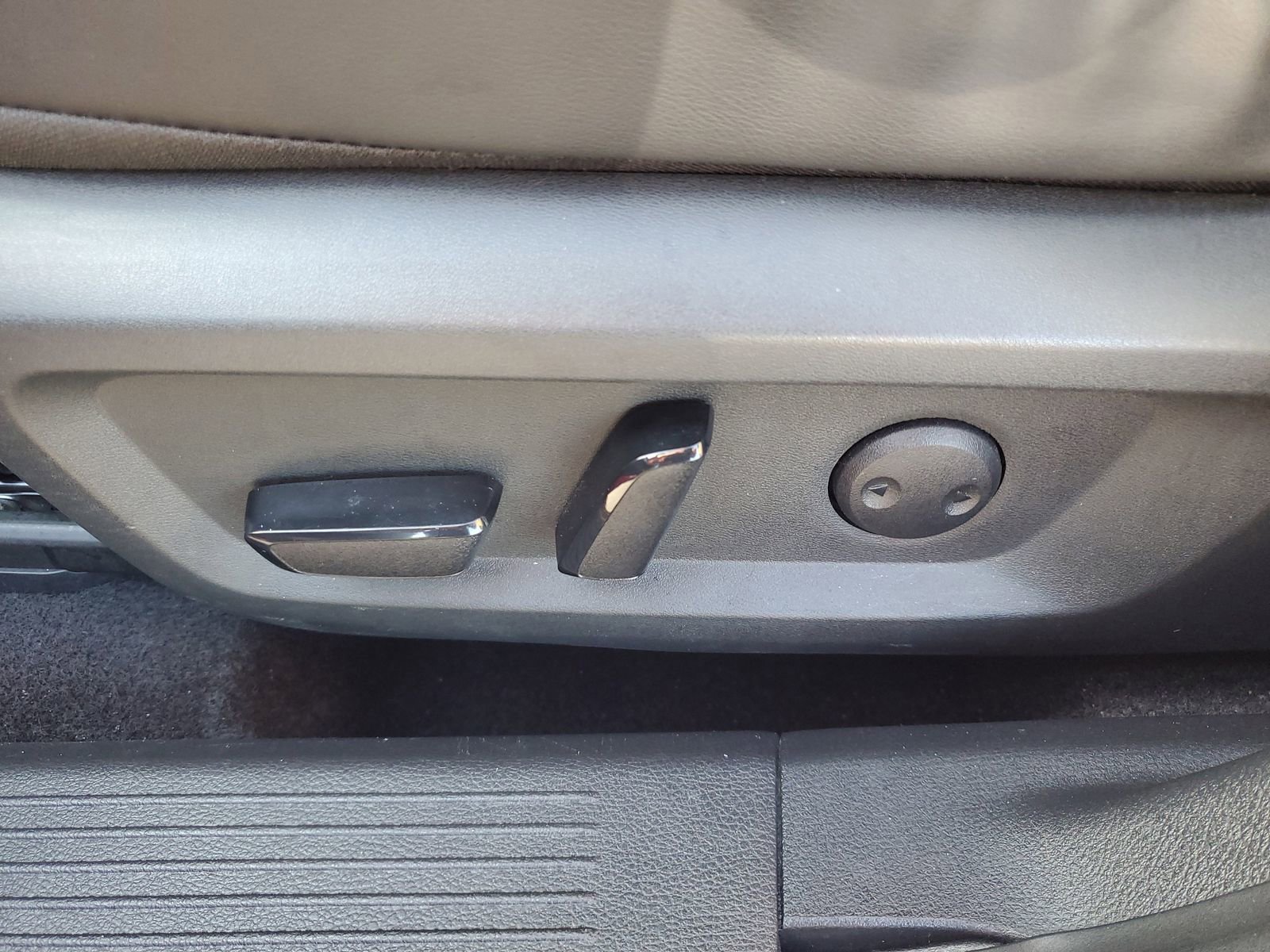 Used 2021 Nissan Rogue SV w/ Premium Package FWD image 18