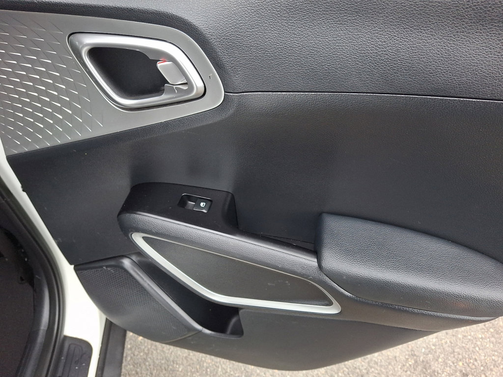 Used 2021 Kia Soul LX image 14