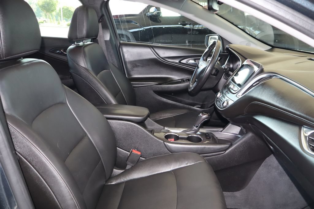 Used 2019 Chevrolet Malibu LT w/ Leather Package FWD image 40