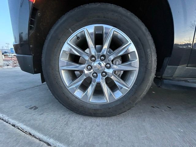 Used 2023 Chevrolet Suburban Premier image 33