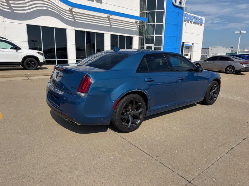Used 2022 Chrysler 300 Touring w/ Sport Appearance Package RWD image 2