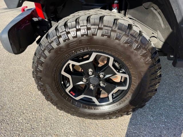 Used 2020 Jeep Gladiator Rubicon w/ Dual Top Group image 10