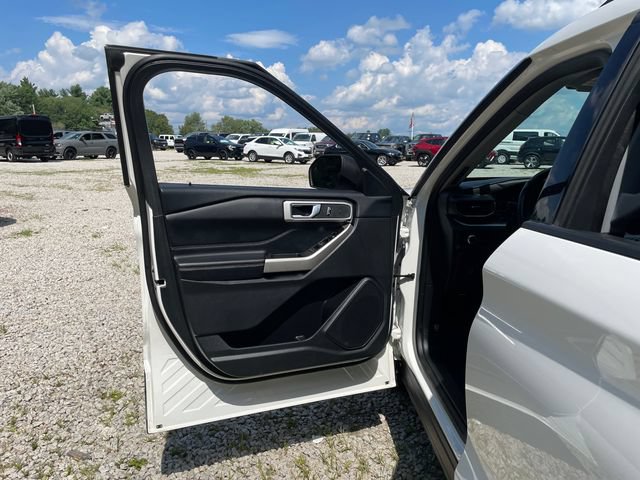 Used 2022 Ford Explorer XLT w/ Equipment Group 202A AWD/4WD image 26
