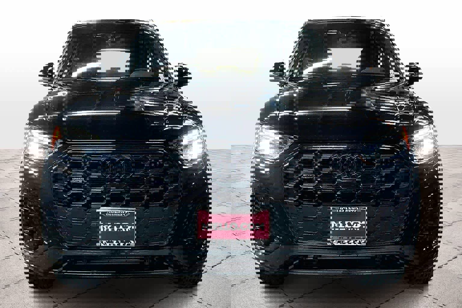 Used 2025 Audi Q5 e Premium Plus w/ Premium Plus Package image 3