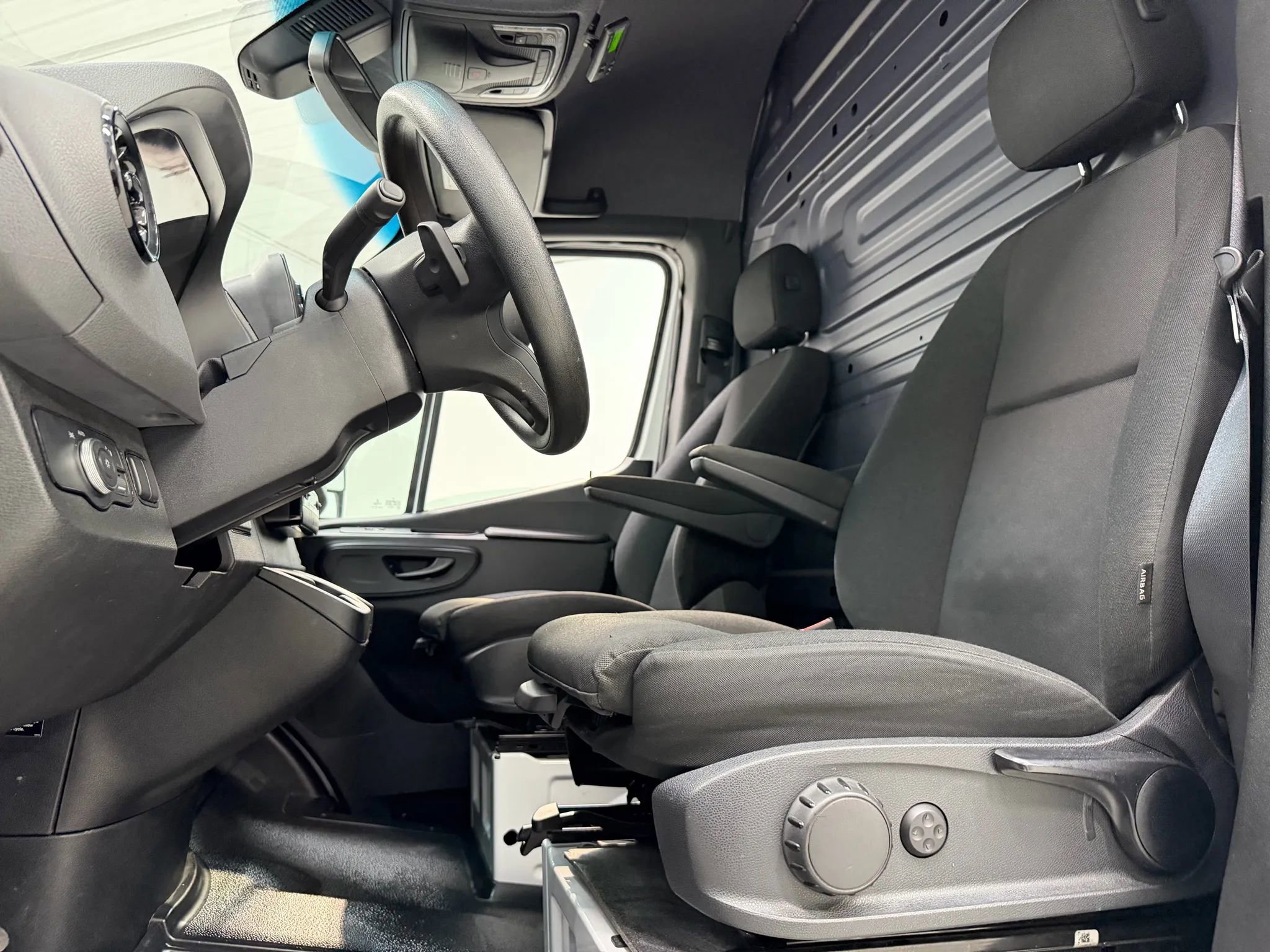 Used 2021 Freightliner Sprinter 2500 image 13