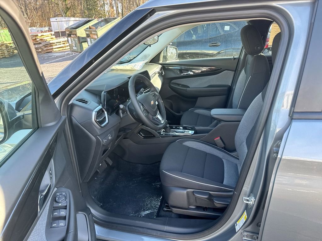 New 2026 Chevrolet TrailBlazer LT w/ LT Cold Weather Package FWD image 13