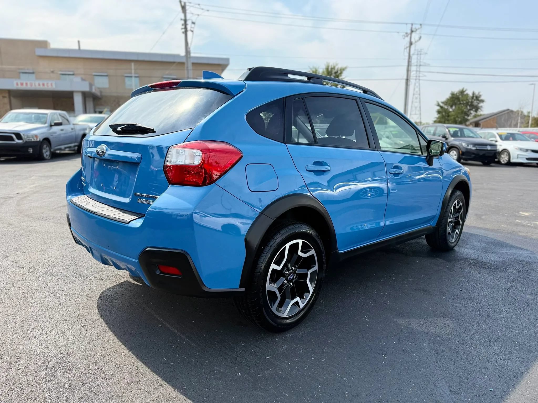 Used 2017 Subaru Crosstrek 2.0i Premium AWD/4WD image 3