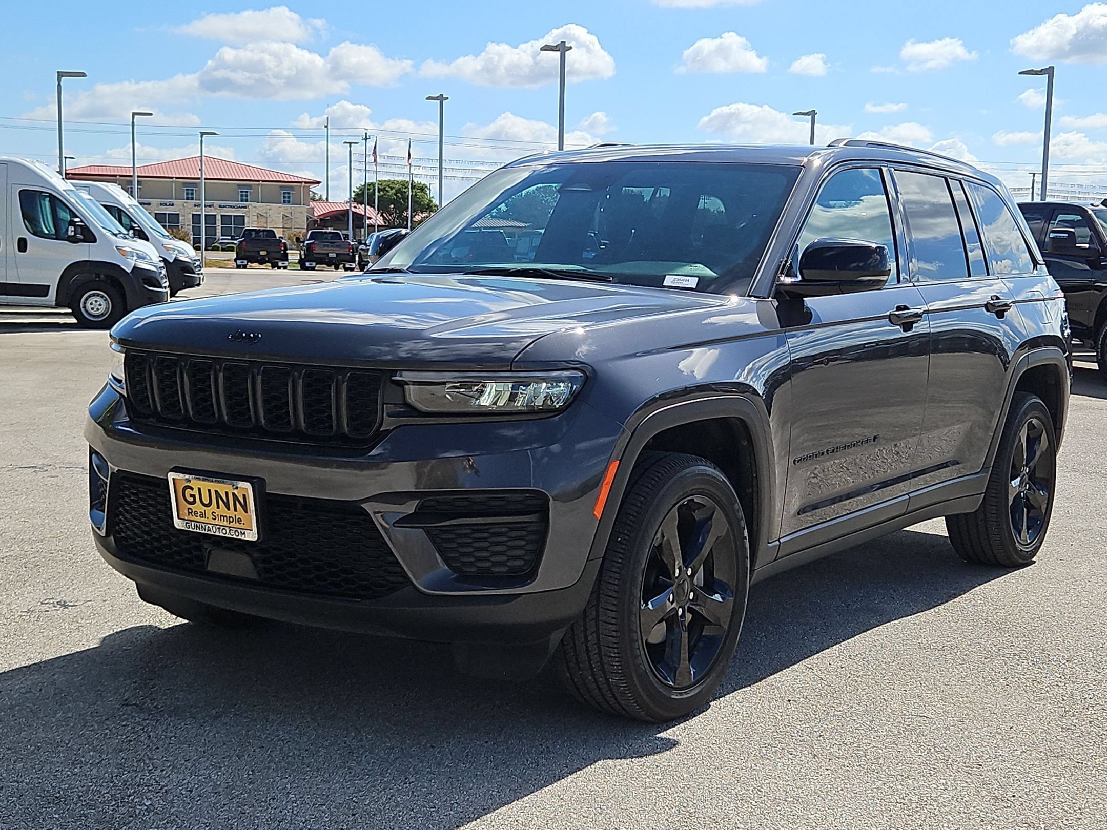 Used 2025 Jeep Grand Cherokee Laredo RWD image 7