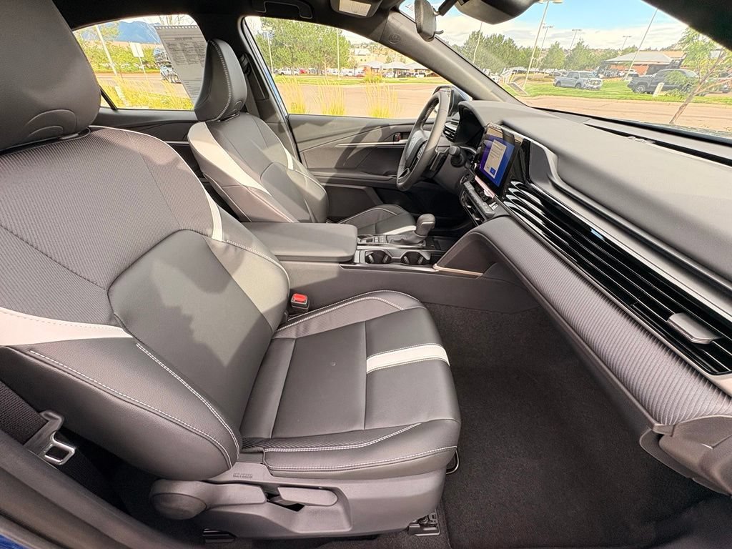 Used 2026 Toyota Camry SE FWD image 32