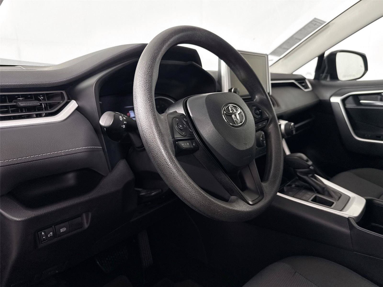 Certified 2025 Toyota RAV4 XLE AWD/4WD image 4