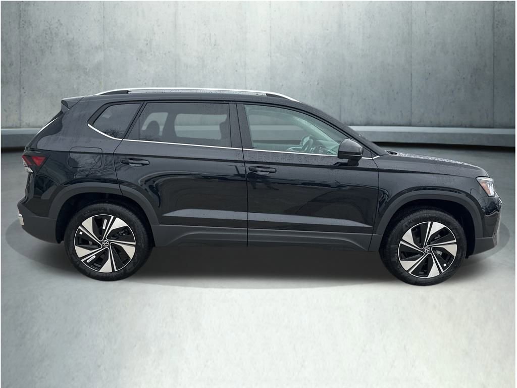 New 2026 Volkswagen Taos SE image 6
