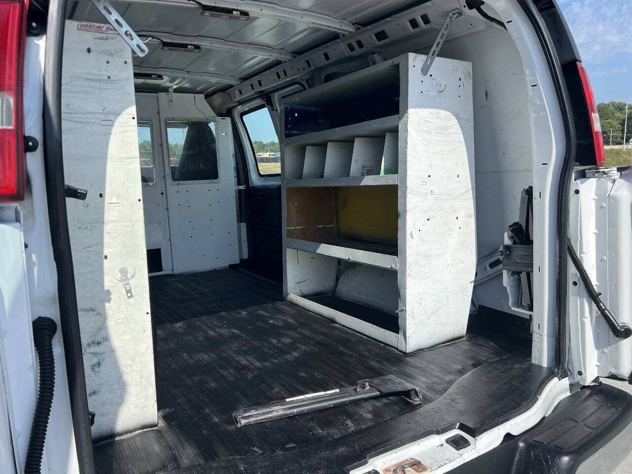 Used 2015 Chevrolet Express 2500 RWD image 15