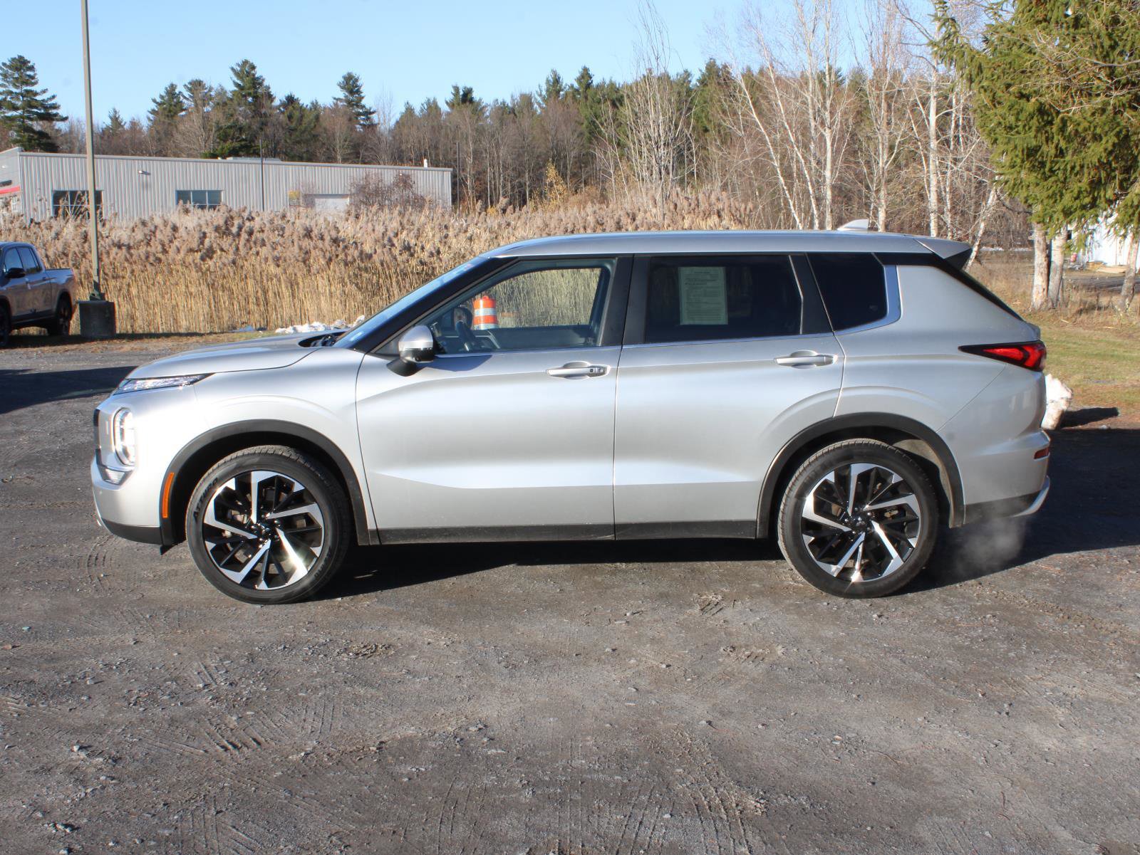 Used 2023 Mitsubishi Outlander SE image 5