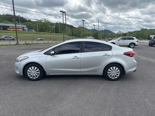 Used 2017 Kia Forte LX FWD image 5