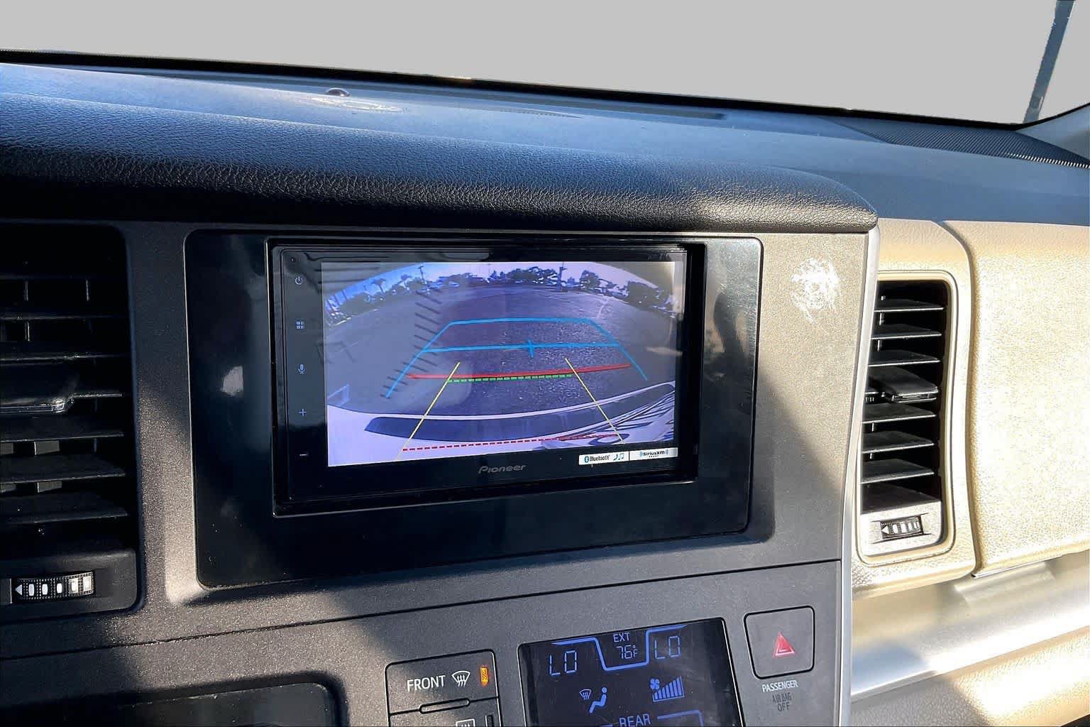 Used 2015 Toyota Sienna LE FWD image 25