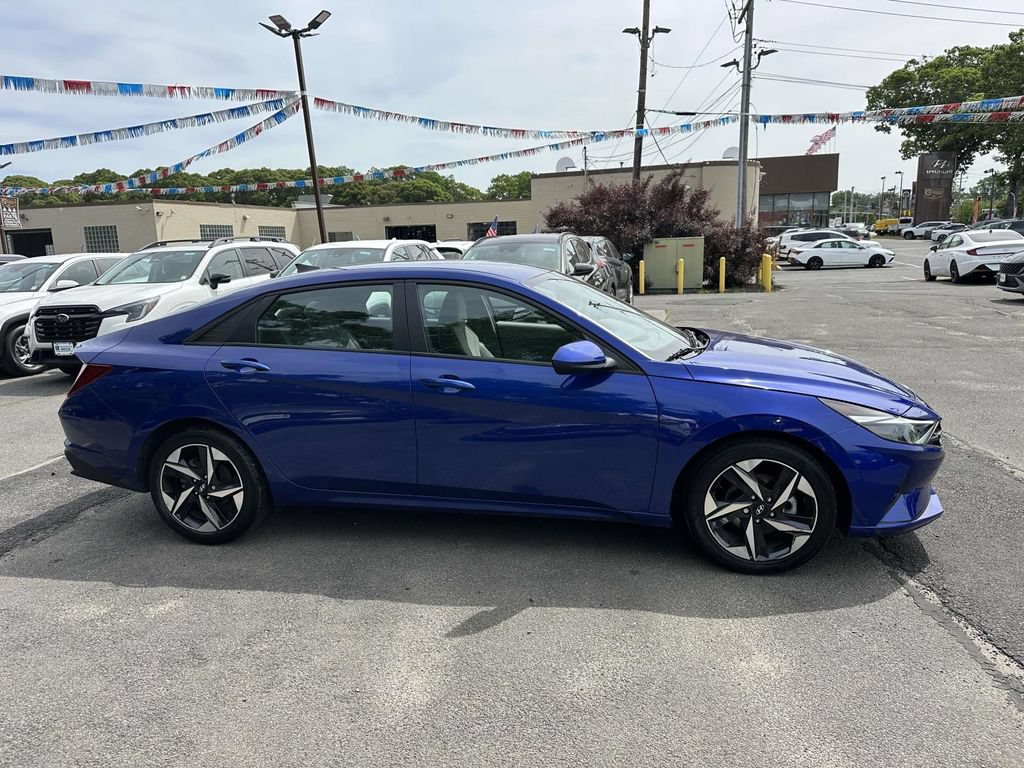 Used 2023 Hyundai Elantra SEL w/ Convenience Package FWD image 3