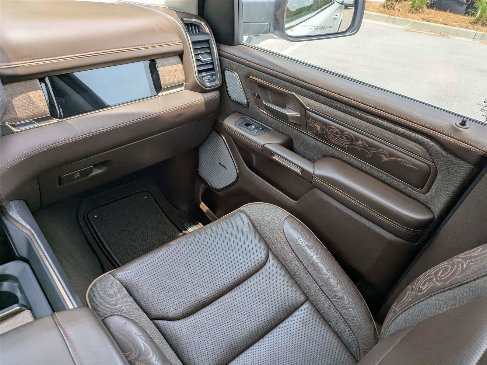 Used 2025 RAM 1500 Limited w/ Off Road Group AWD/4WD image 19