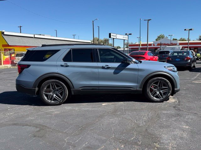 Used 2025 Ford Explorer ST AWD/4WD image 6