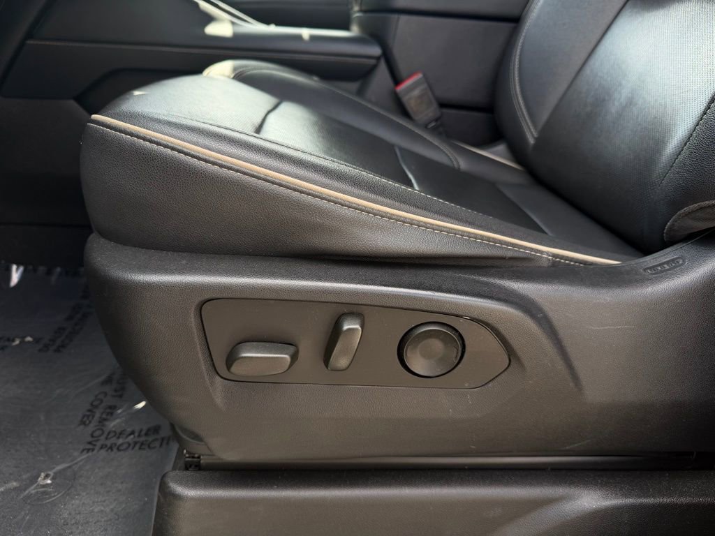 Used 2023 Chevrolet Tahoe Premier AWD/4WD image 16