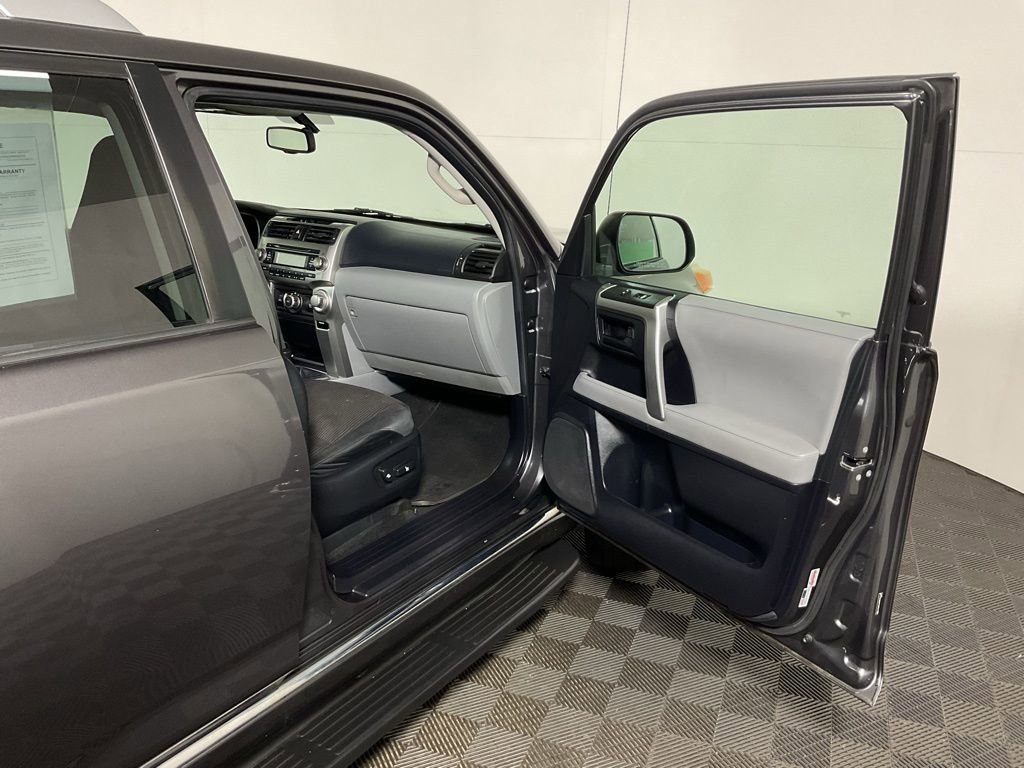 Used 2011 Toyota 4Runner SR5 w/ Convenience Pkg image 27