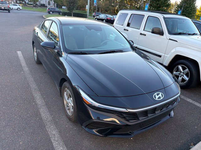 Certified 2025 Hyundai Elantra SE FWD image 24