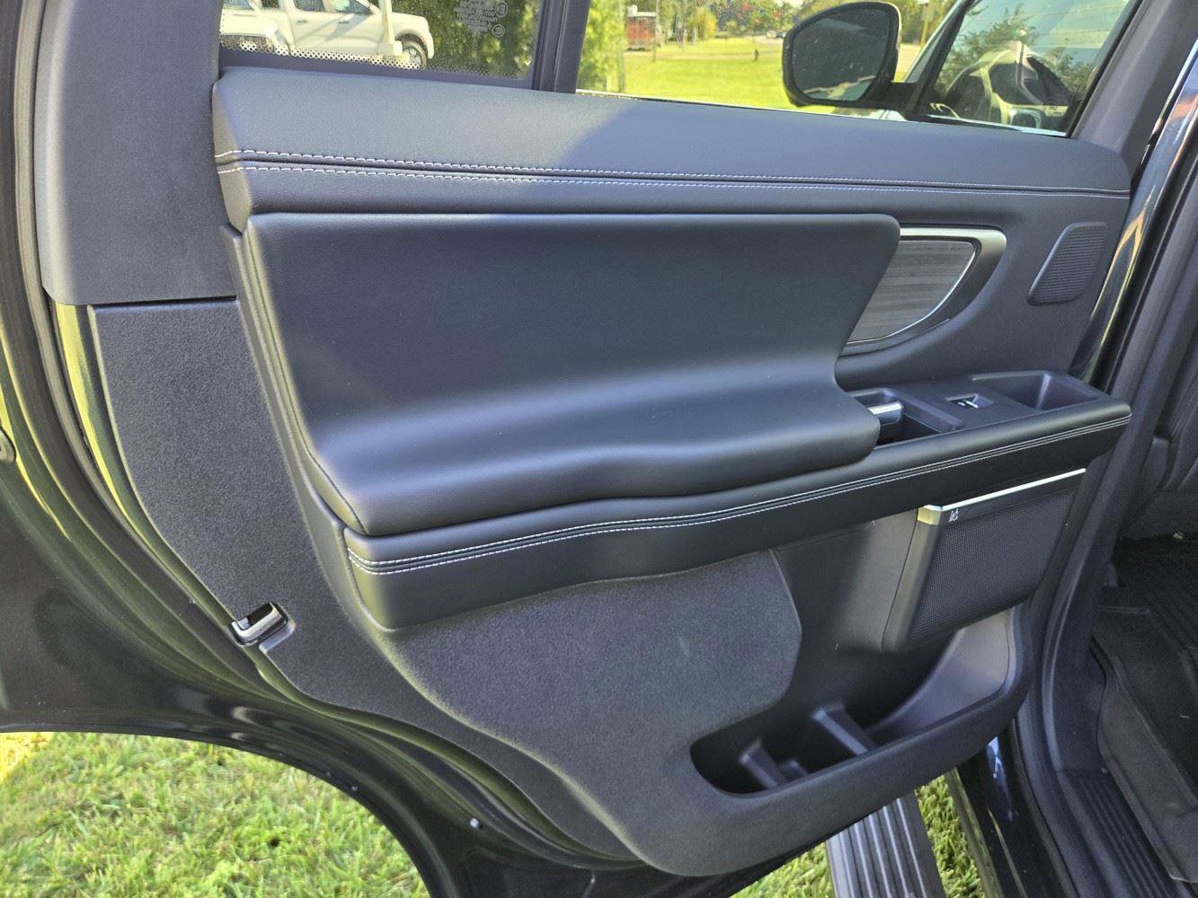 New 2025 Ford Expedition Platinum image 32