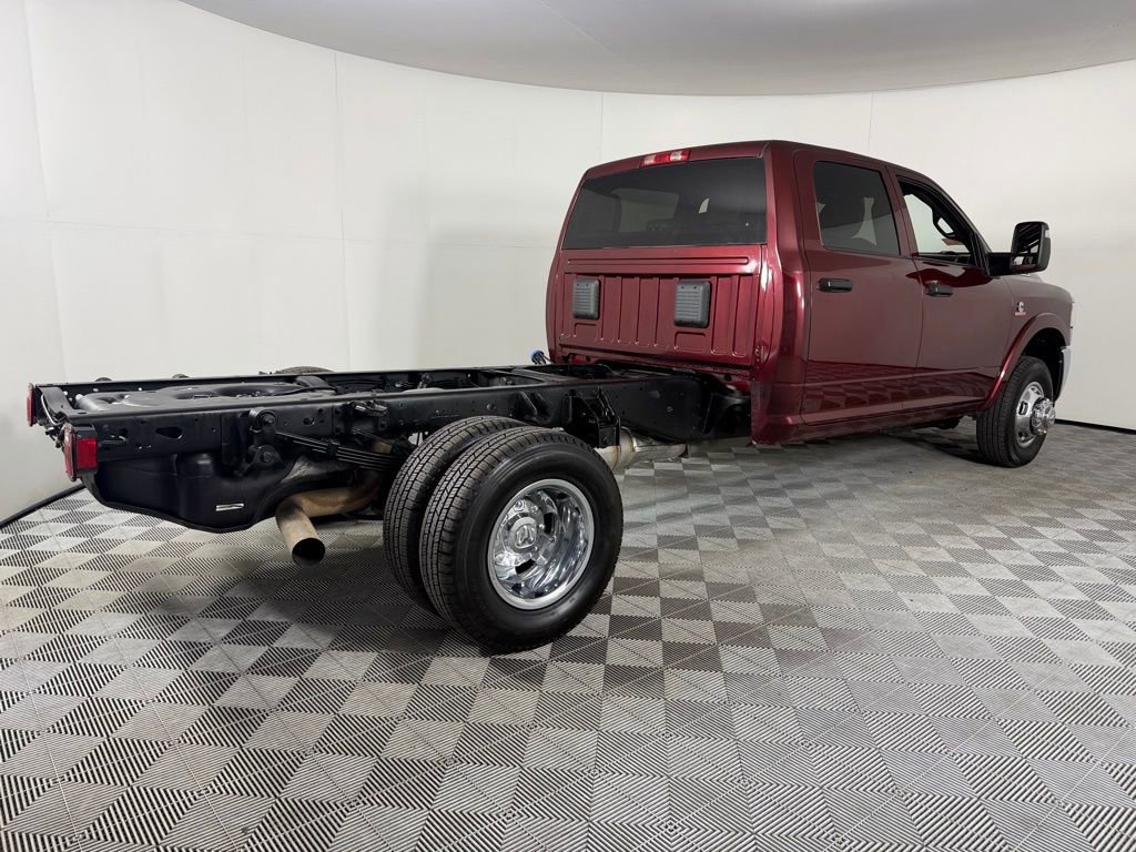 Used 2023 RAM 3500 Tradesman w/ Chrome Appearance Group AWD/4WD image 4