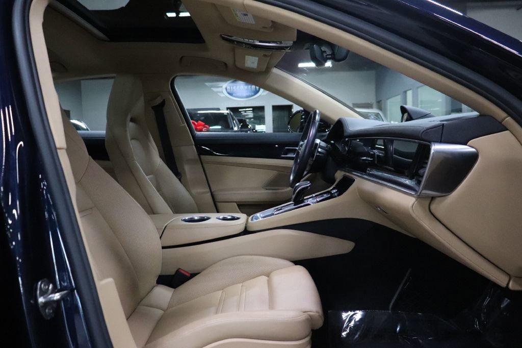 Used 2020 Porsche Panamera image 25