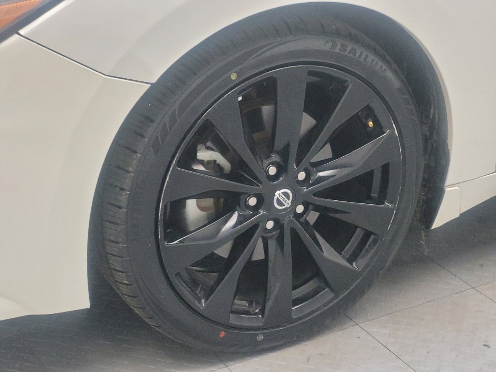 Used 2021 Nissan Maxima SR w/ Sport Mat Group image 31