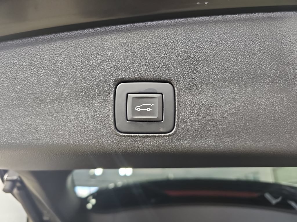 Certified 2023 Chevrolet TrailBlazer RS w/ Sun and Liftgate Package AWD/4WD image 17
