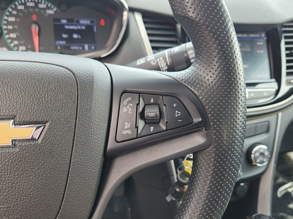Used 2020 Chevrolet Trax LS AWD/4WD image 18