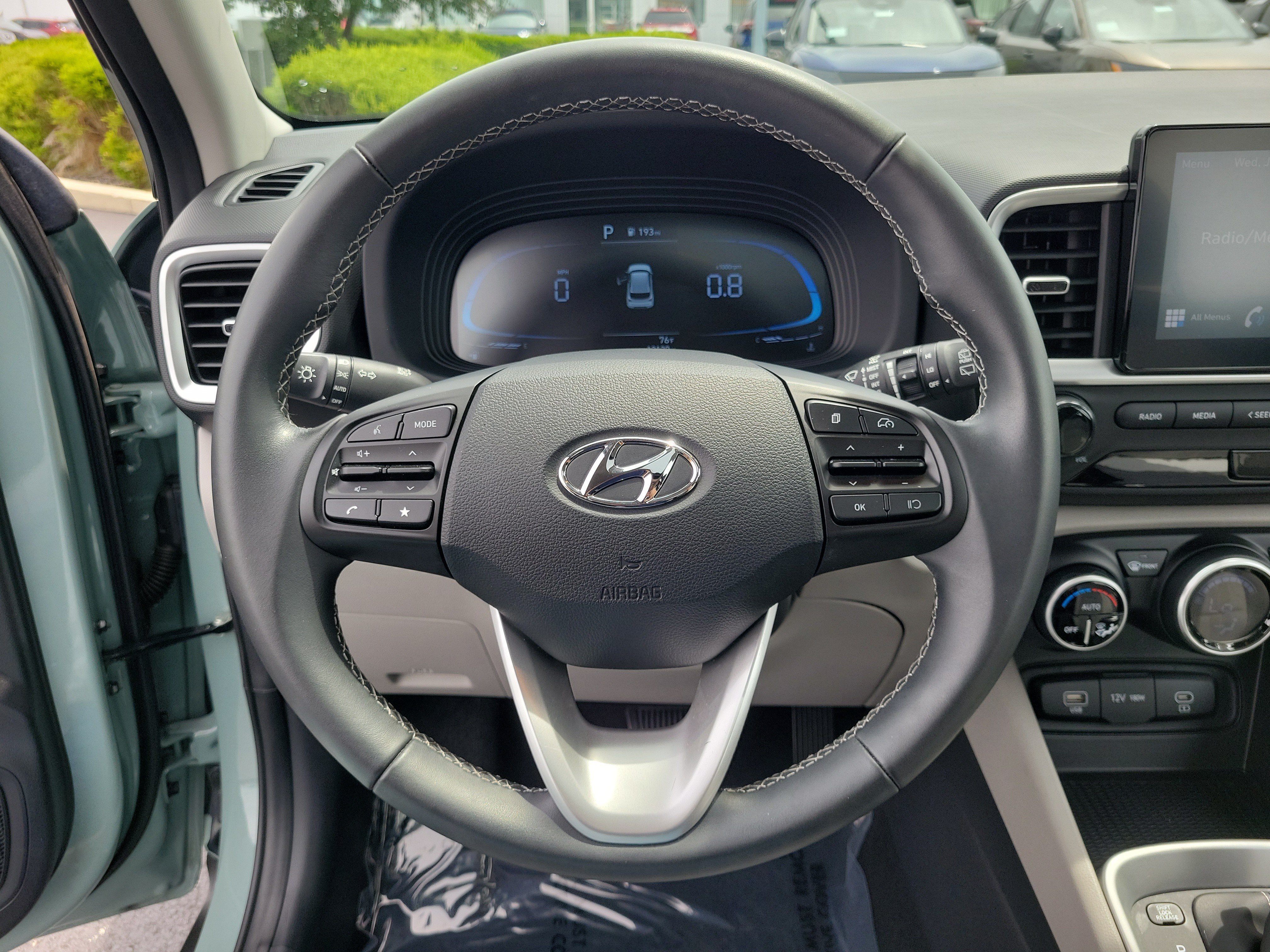 Used 2025 Hyundai Venue SEL FWD image 21