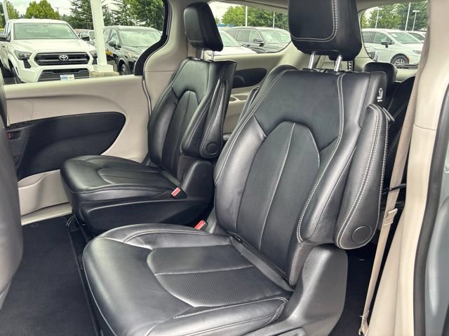Used 2024 Chrysler Pacifica Limited FWD image 31