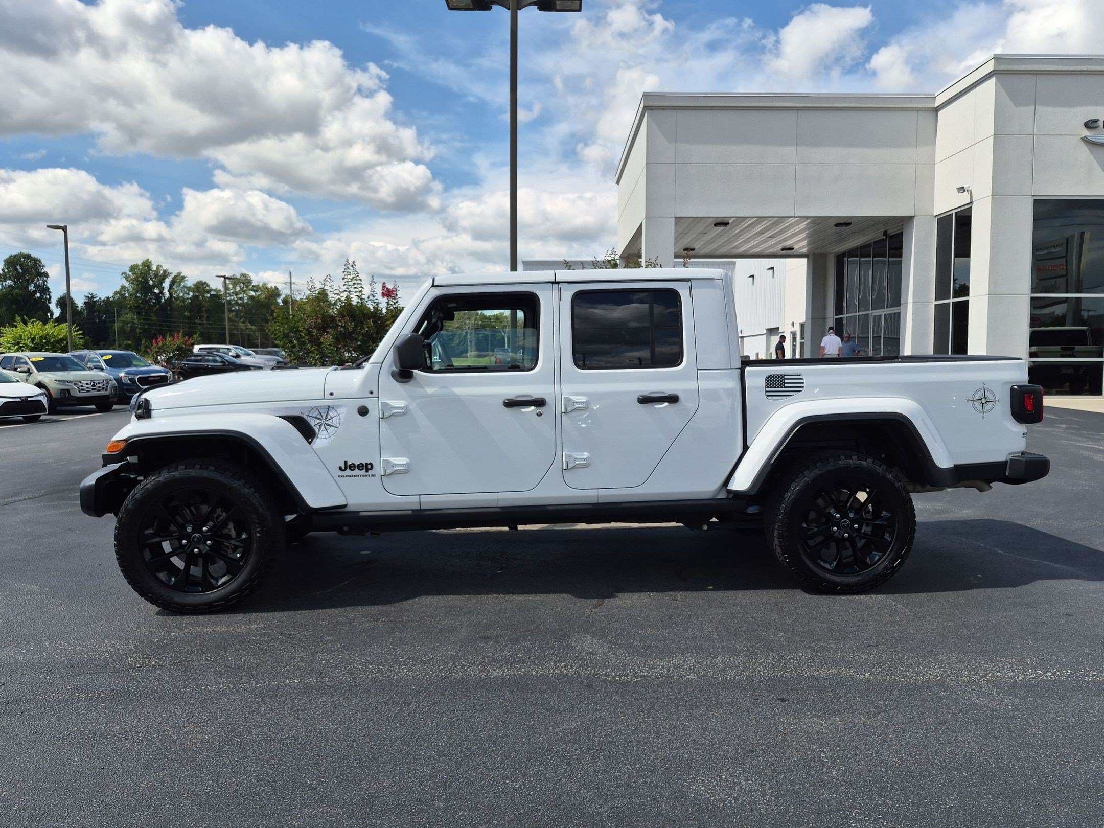 Used 2025 Jeep Gladiator Sport AWD/4WD image 8