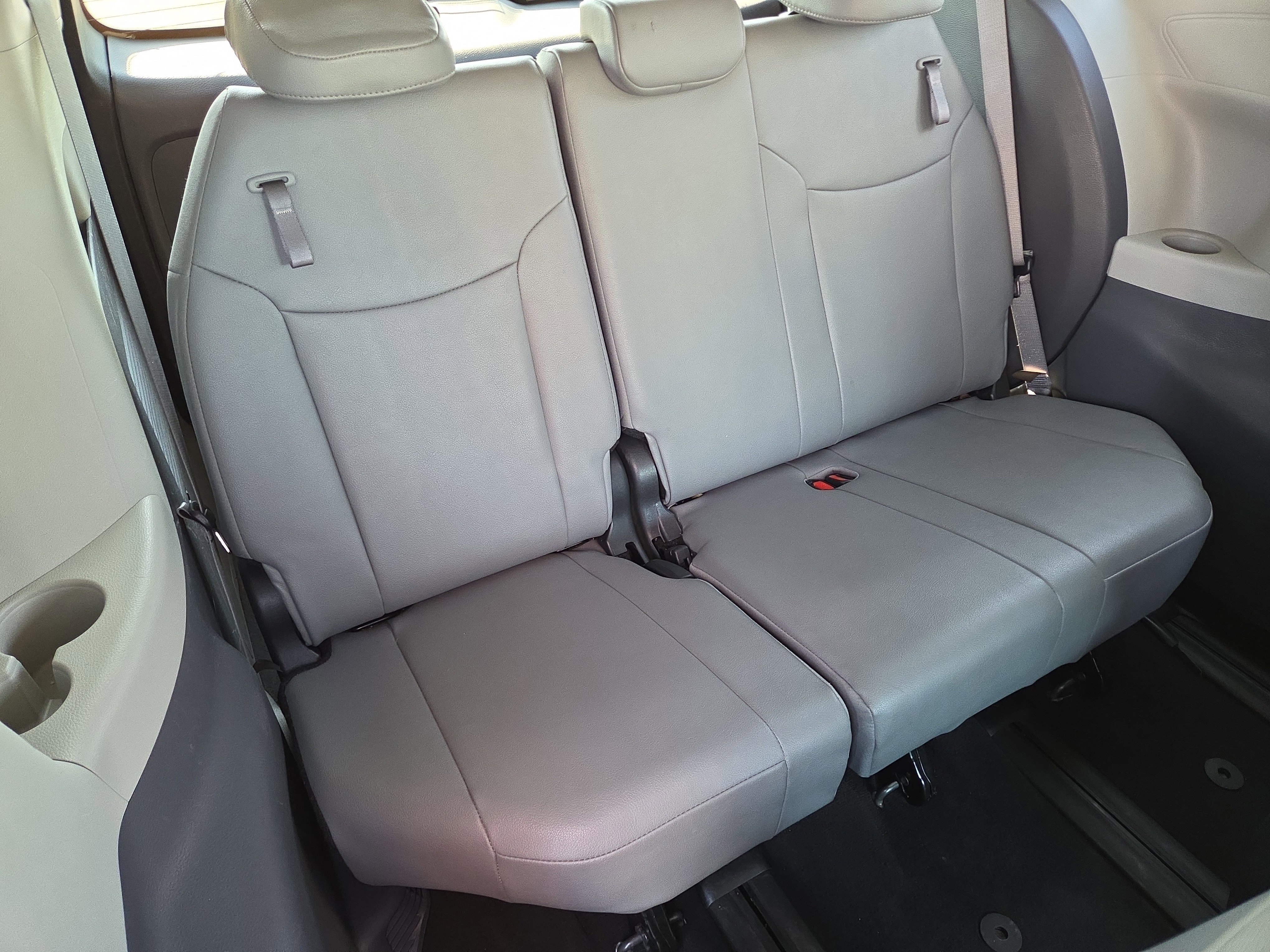 Used 2023 Toyota Sienna XLE w/ XLE Plus Package image 18